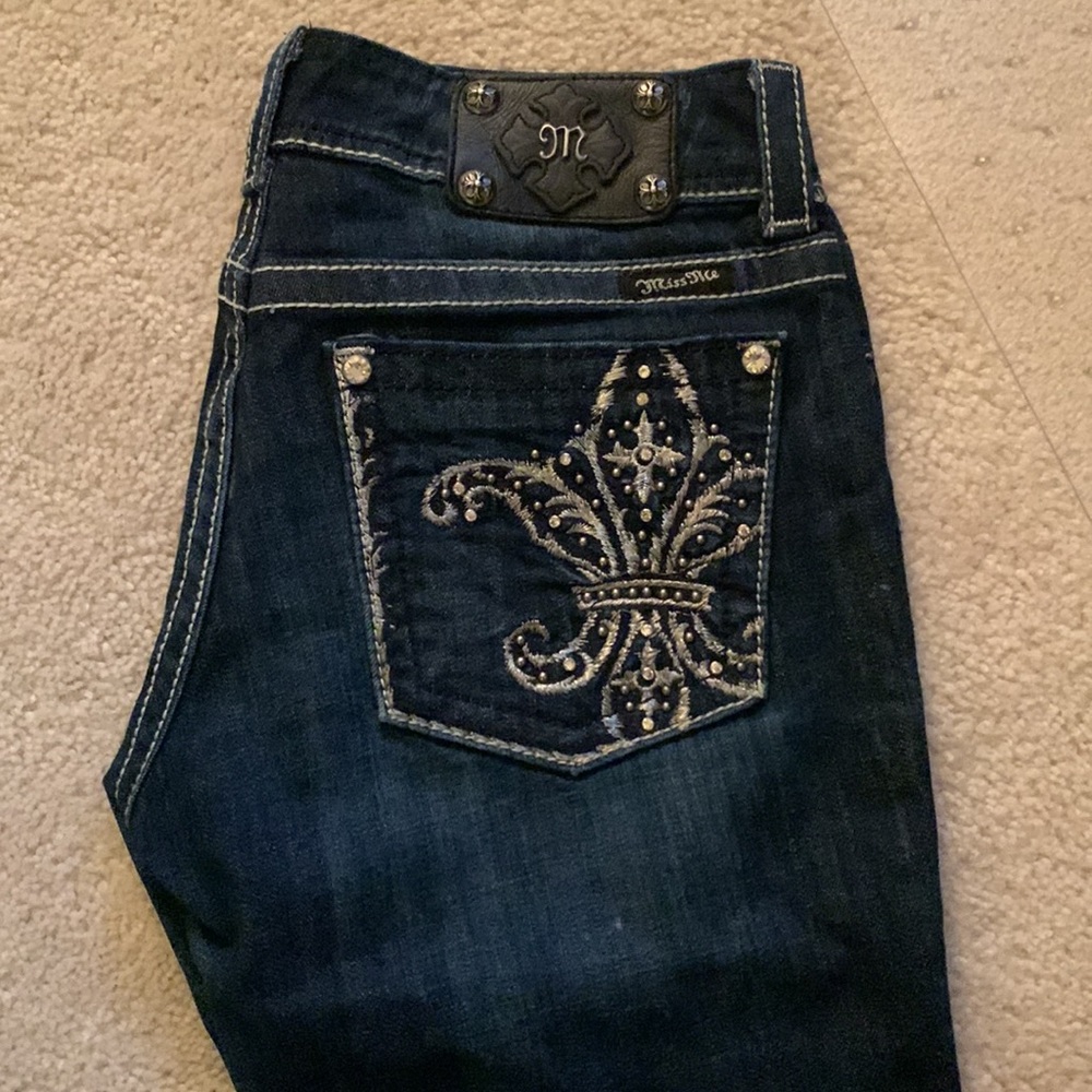 Miss Me boot cut, dark wash, size 30, great condition.